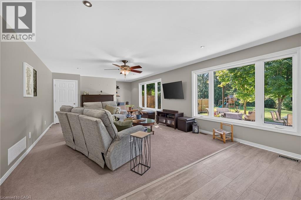 8105 Leeming Road Property Photo 19