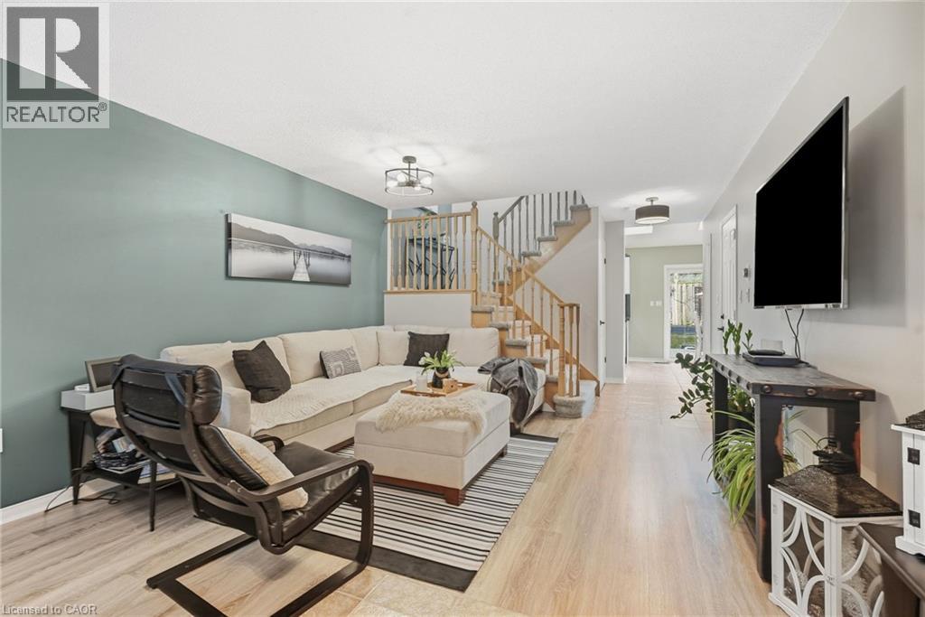 14 Kenyon Crescent Property Photo 8