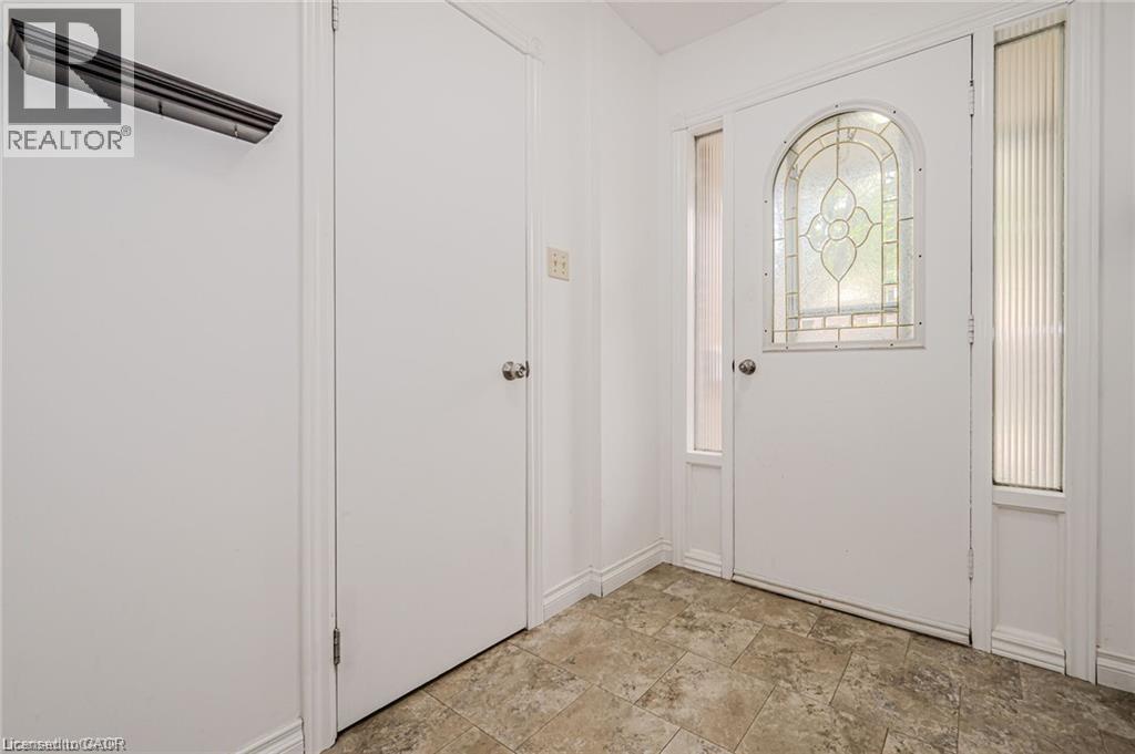 1548 Newlands Crescent Unit# 14 Property Photo 4