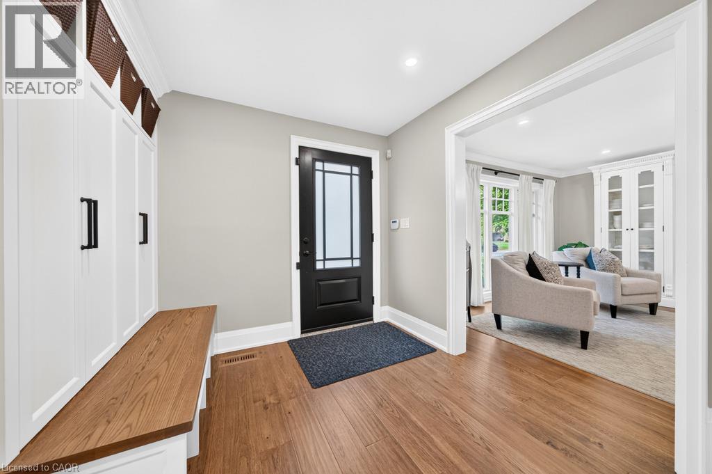 385 Rosslyn Drive Property Photo 3