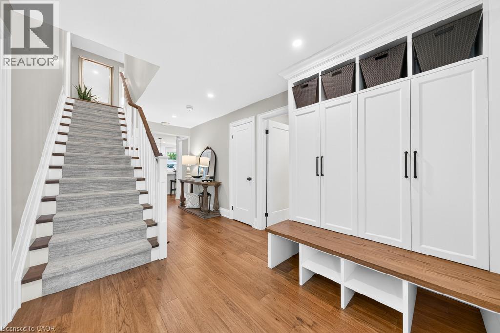 385 Rosslyn Drive Property Photo 4