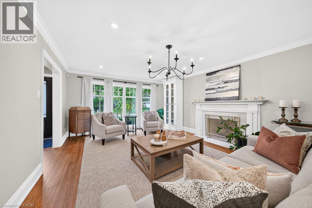 385 Rosslyn Drive Property Photo 11