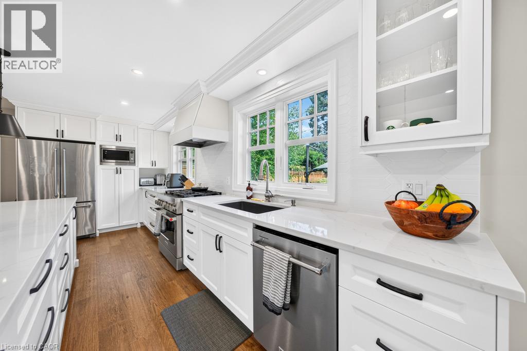 385 Rosslyn Drive Property Photo 15