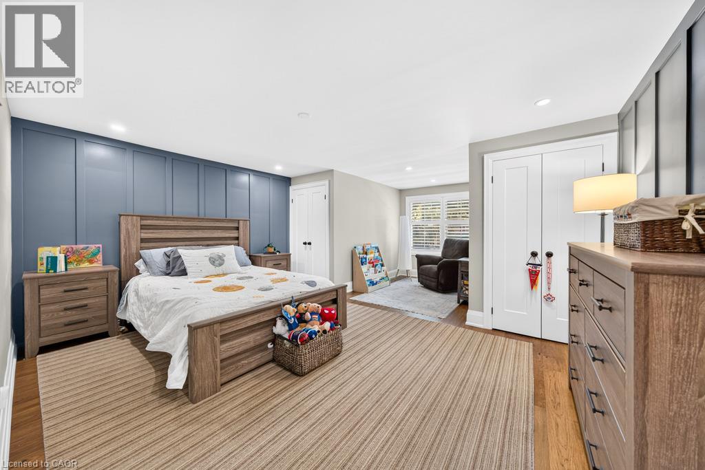 385 Rosslyn Drive Property Photo 18