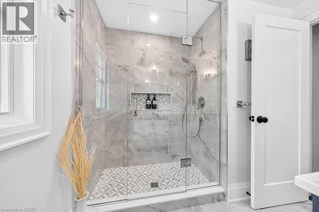 385 Rosslyn Drive Property Photo 21