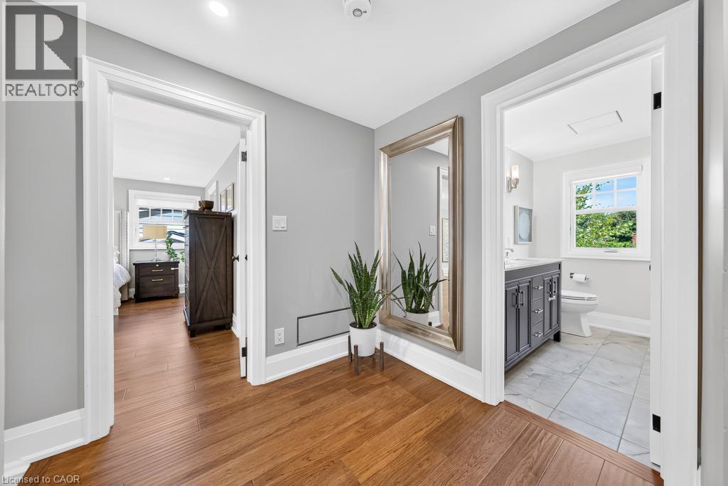 385 Rosslyn Drive Property Photo 24