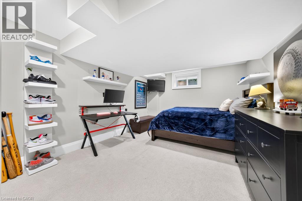 385 Rosslyn Drive Property Photo 30
