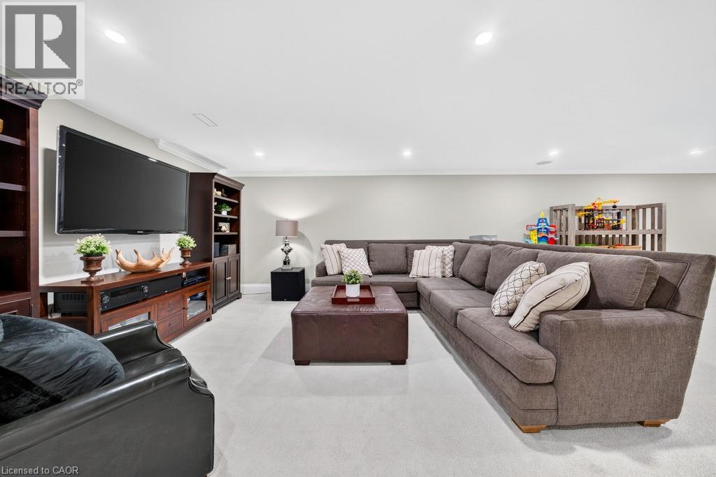 385 Rosslyn Drive Property Photo 32