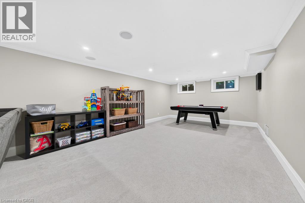 385 Rosslyn Drive Property Photo 33