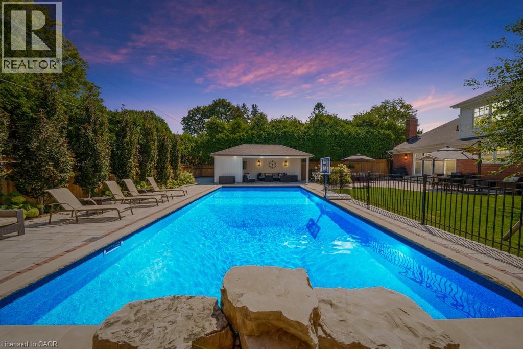 385 Rosslyn Drive Property Photo 44