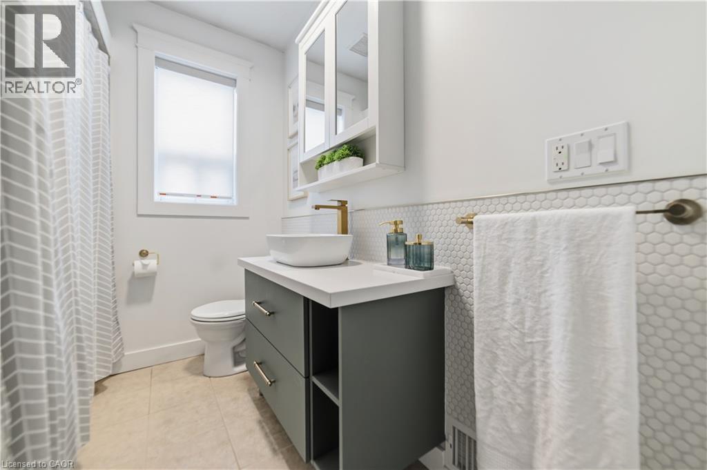 206 East 19th Street Property Photo 14