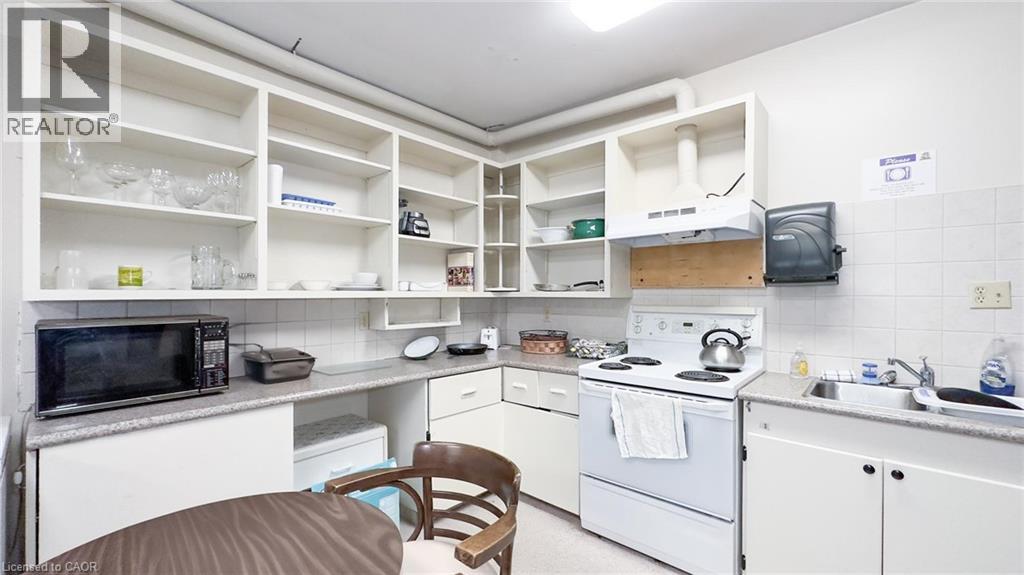 731 Princes Street N Property Photo 14