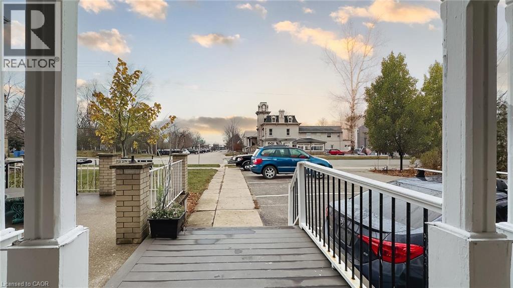 731 Princes Street N Property Photo 36