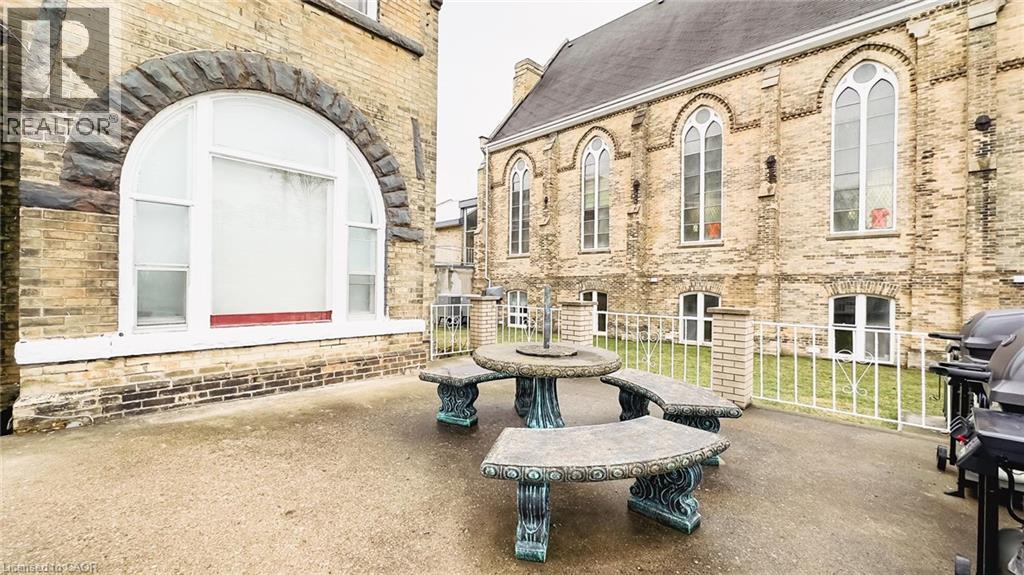 731 Princes Street N Property Photo 38