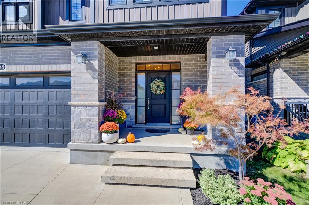 35 Greyhawk Street Property Photo 4