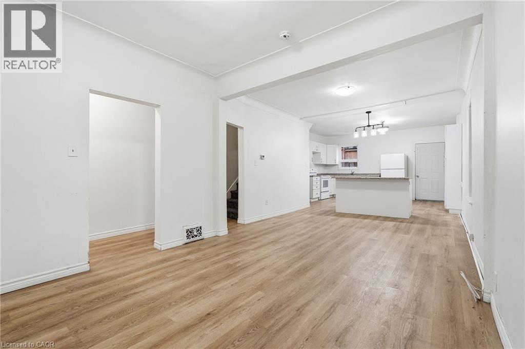 39 Burlington Street E Property Photo 8