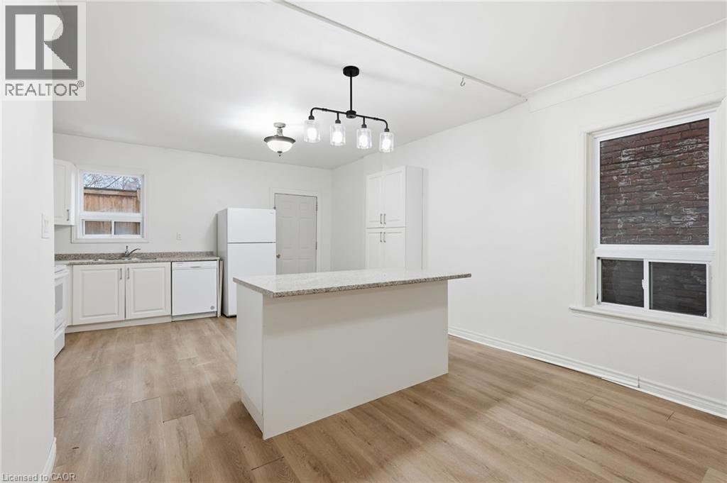 39 Burlington Street E Property Photo 9