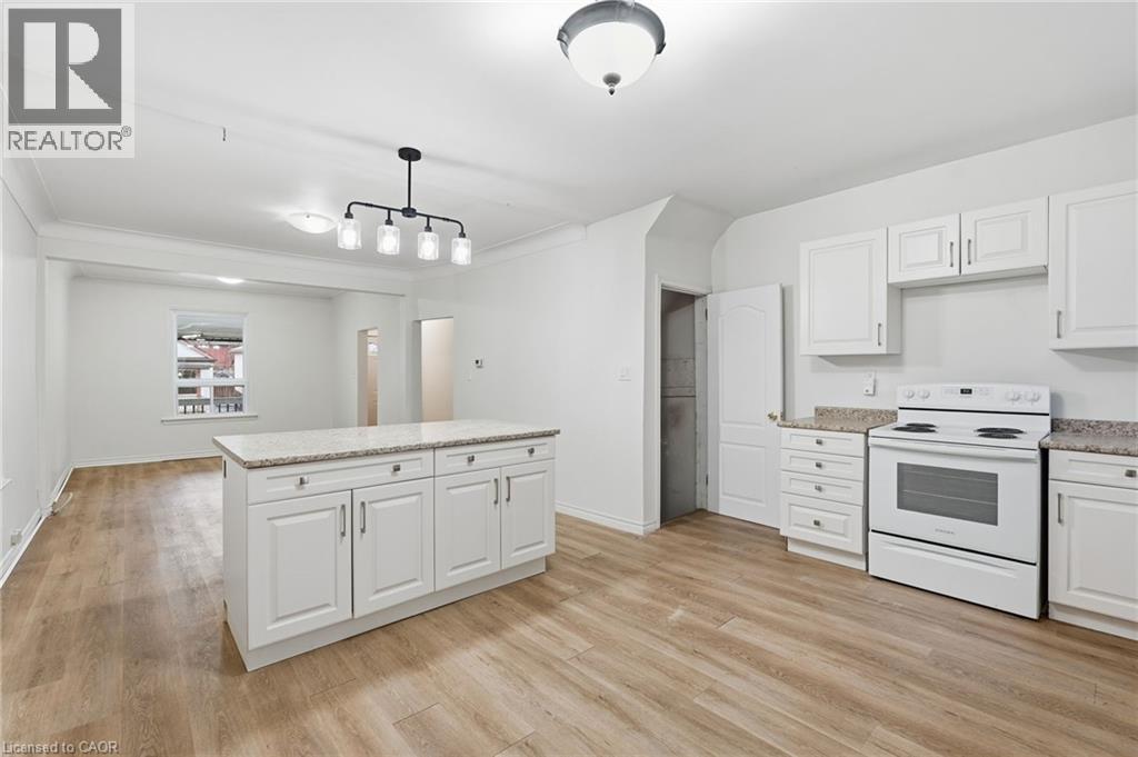 39 Burlington Street E Property Photo 11