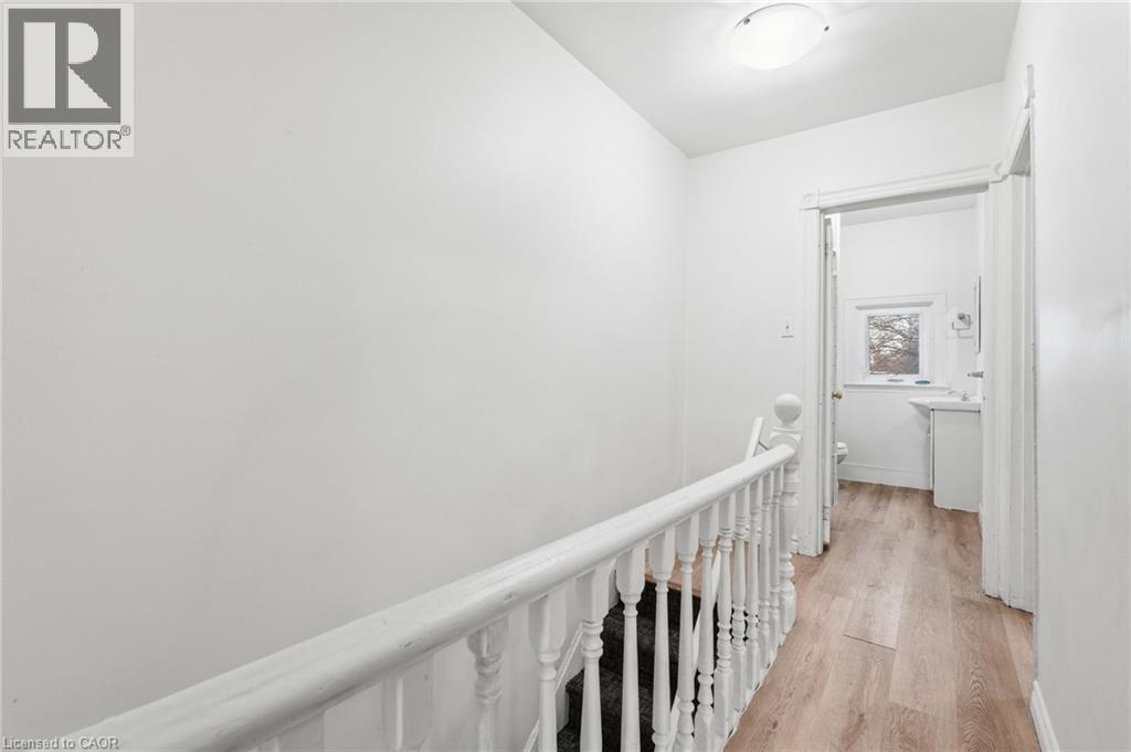 39 Burlington Street E Property Photo 12