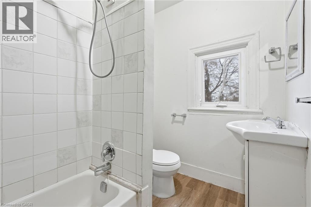 39 Burlington Street E Property Photo 13
