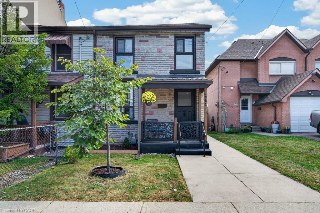 244 EMERALD Street N Property Photo 1