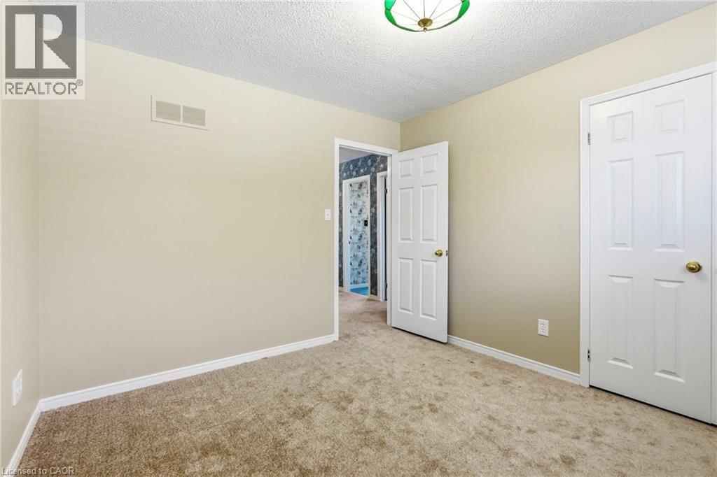 121 First Road W Property Photo 31