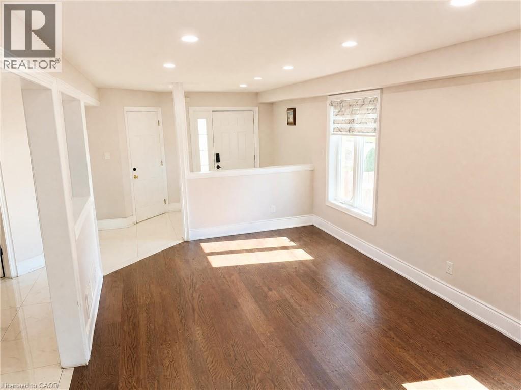 643 Doon South Drive Property Photo 3