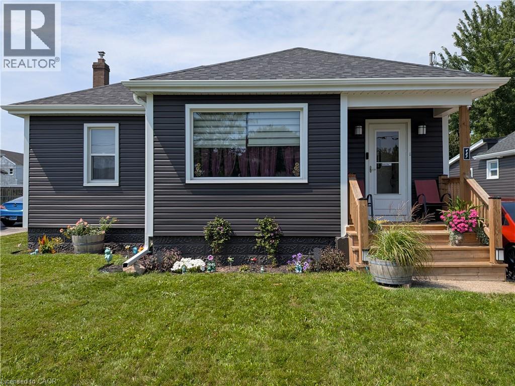 487 Scholfield Avenue N Property Photo 1