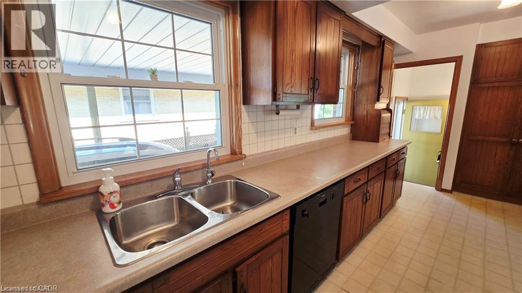 627 Krug Street Property Photo 4