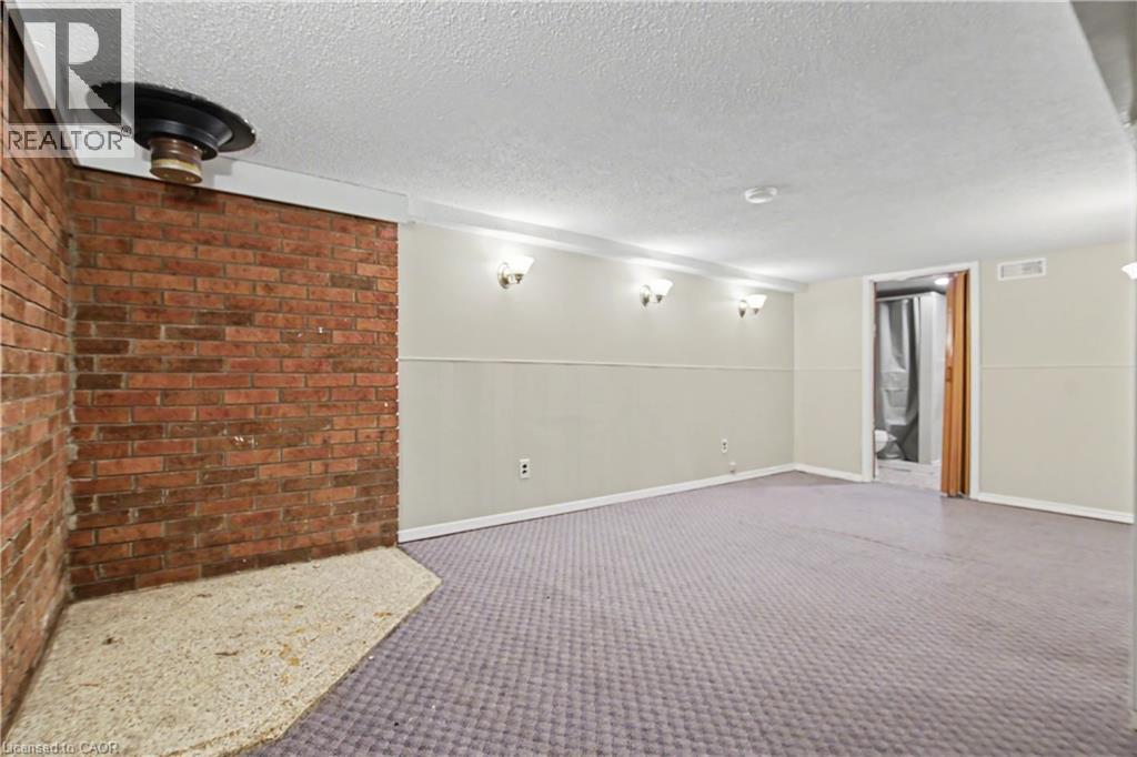 279 Ottawa Street S Property Photo 26