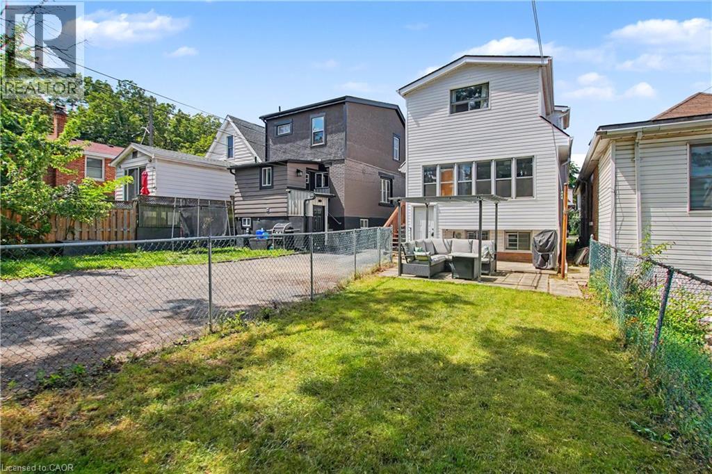 279 Ottawa Street S Property Photo 34