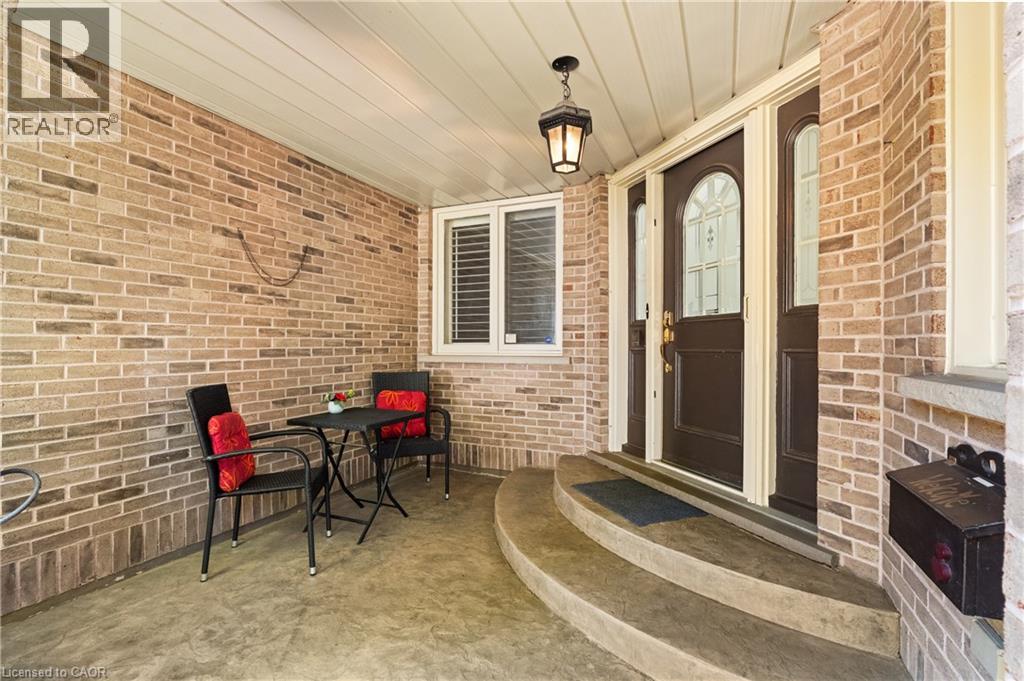 648 Bayhampton Crescent Property Photo 4