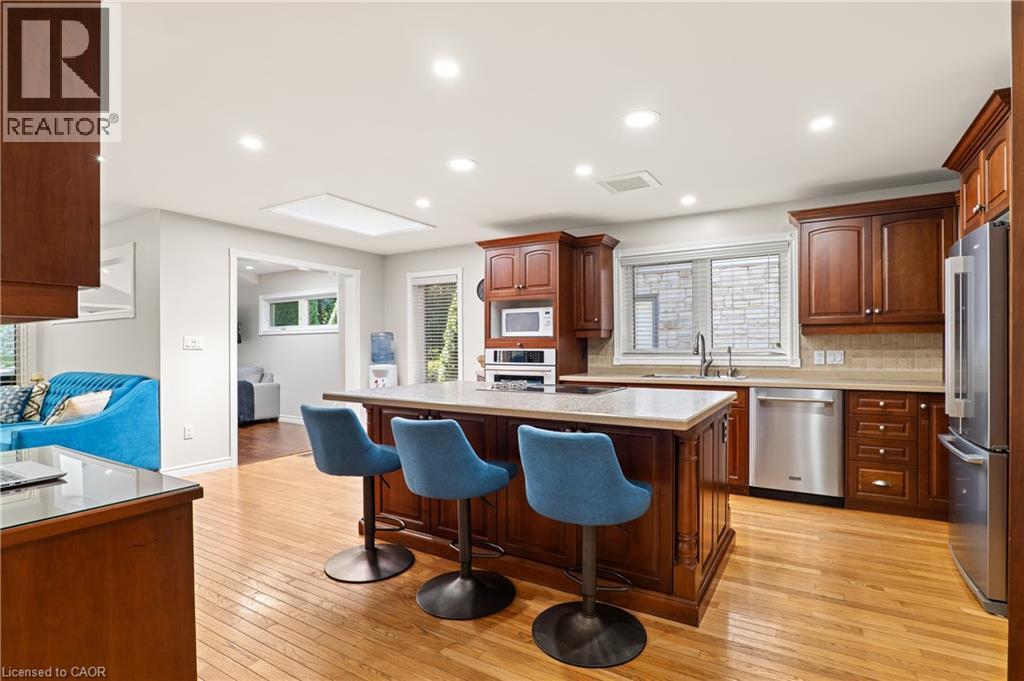 648 Bayhampton Crescent Property Photo 12