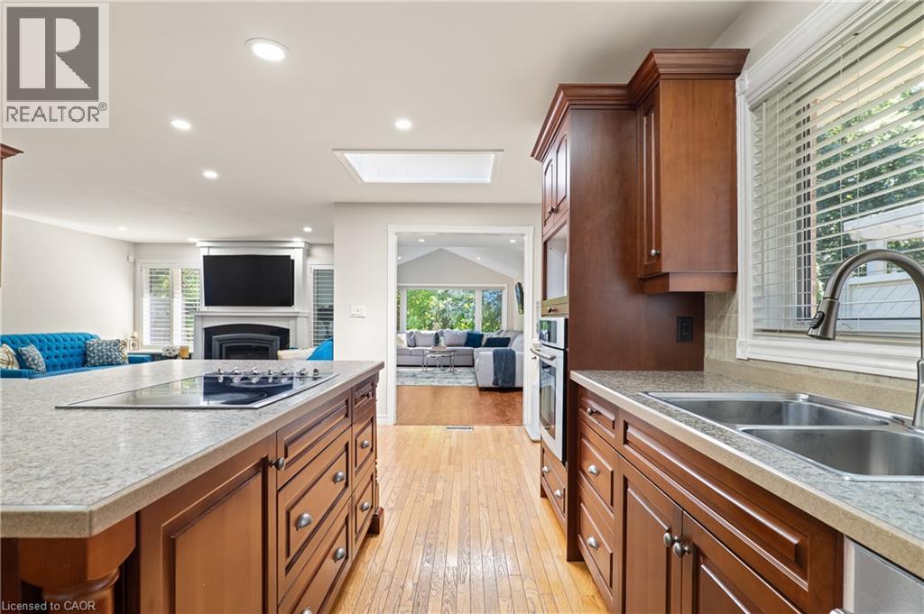 648 Bayhampton Crescent Property Photo 14