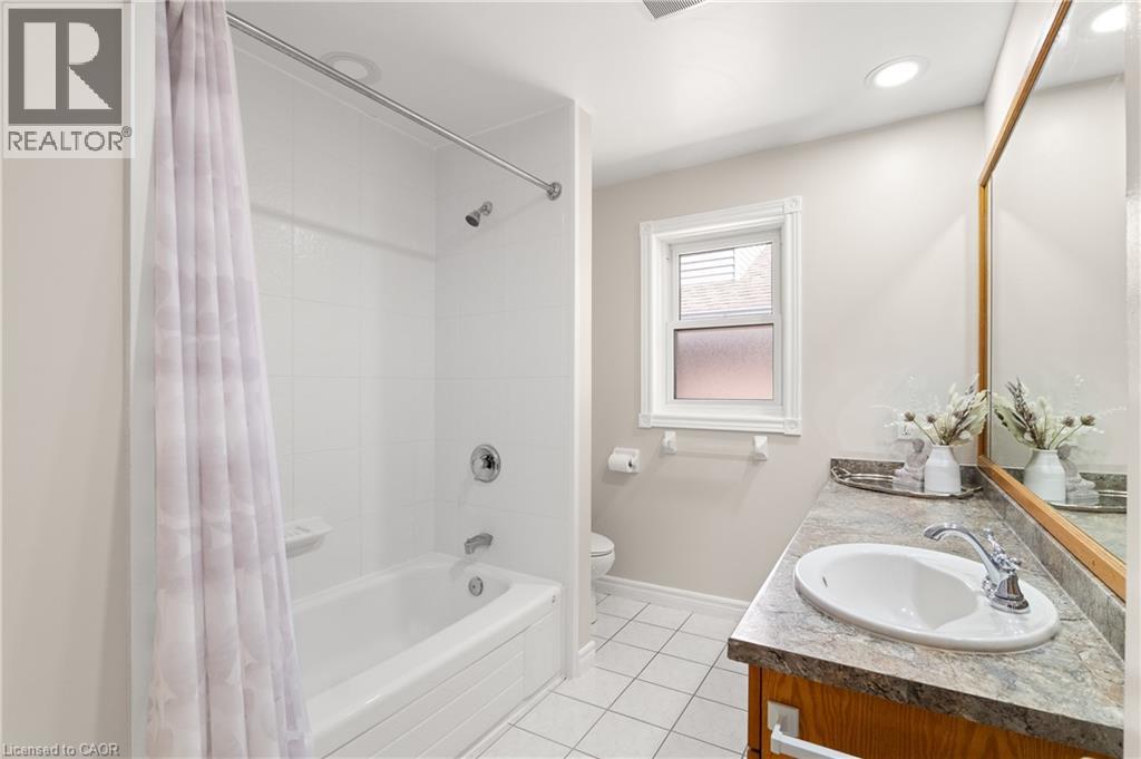648 Bayhampton Crescent Property Photo 31