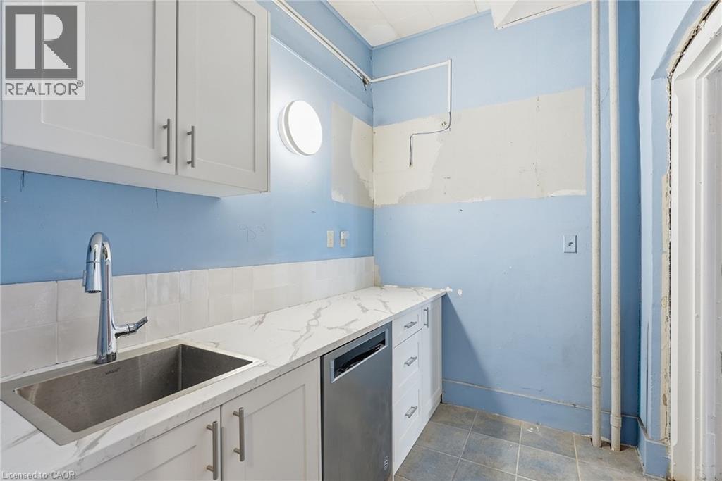 191 James Street S Unit# Main Level Property Photo 17