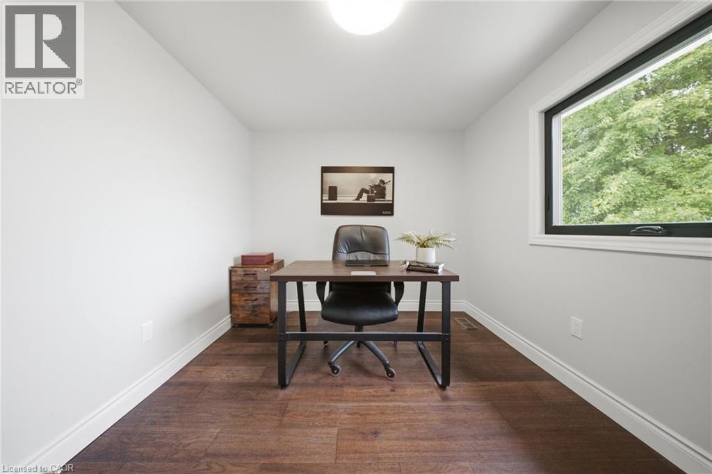 19 Boulder Crescent Property Photo 25