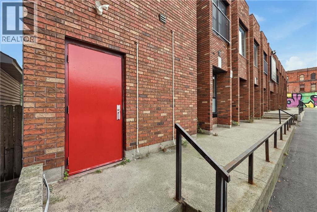 98 Barton Street E Property Photo 5