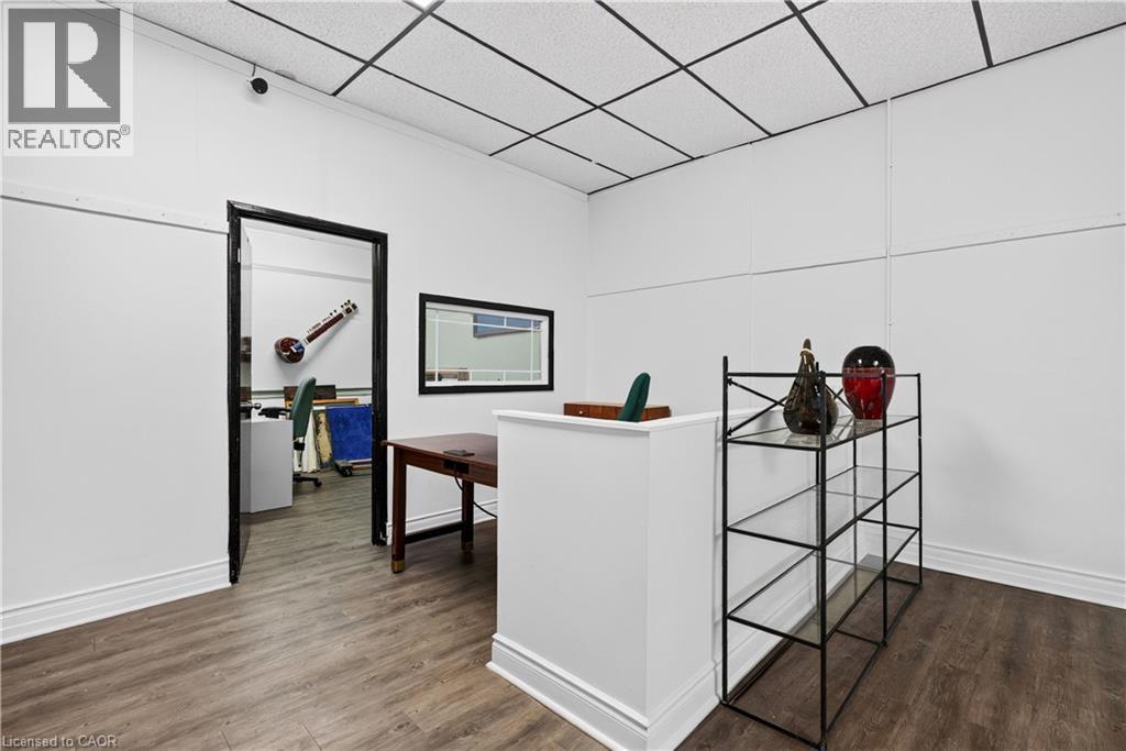689 Barton Street E Property Photo 11