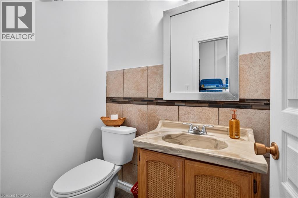 689 Barton Street E Property Photo 20