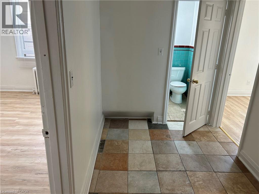 689 Barton Street E Property Photo 36