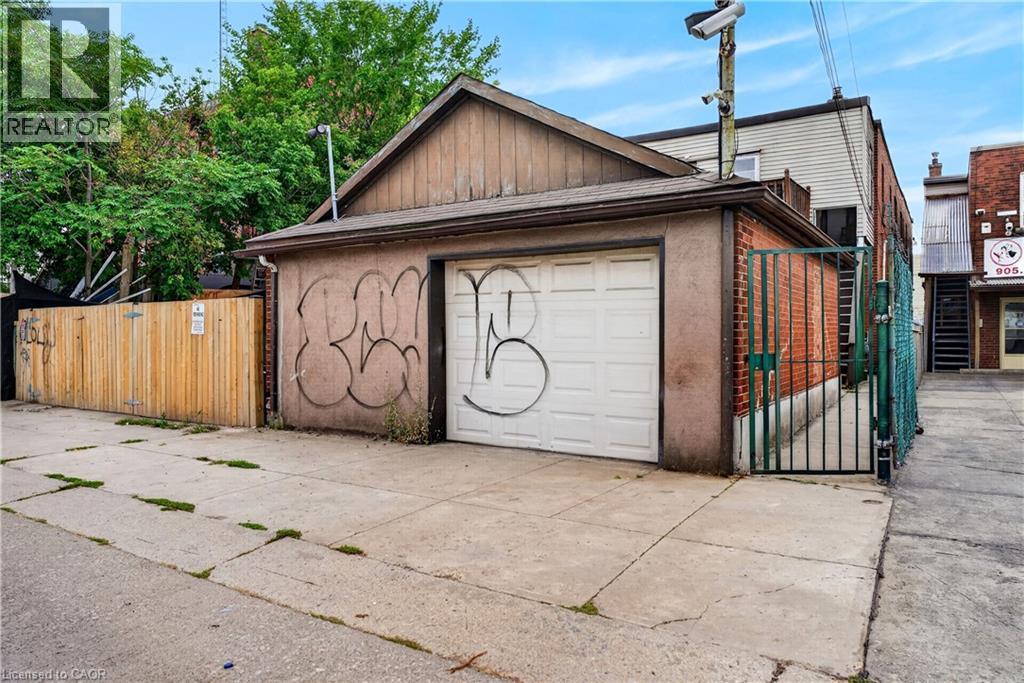 689 Barton Street E Property Photo 38