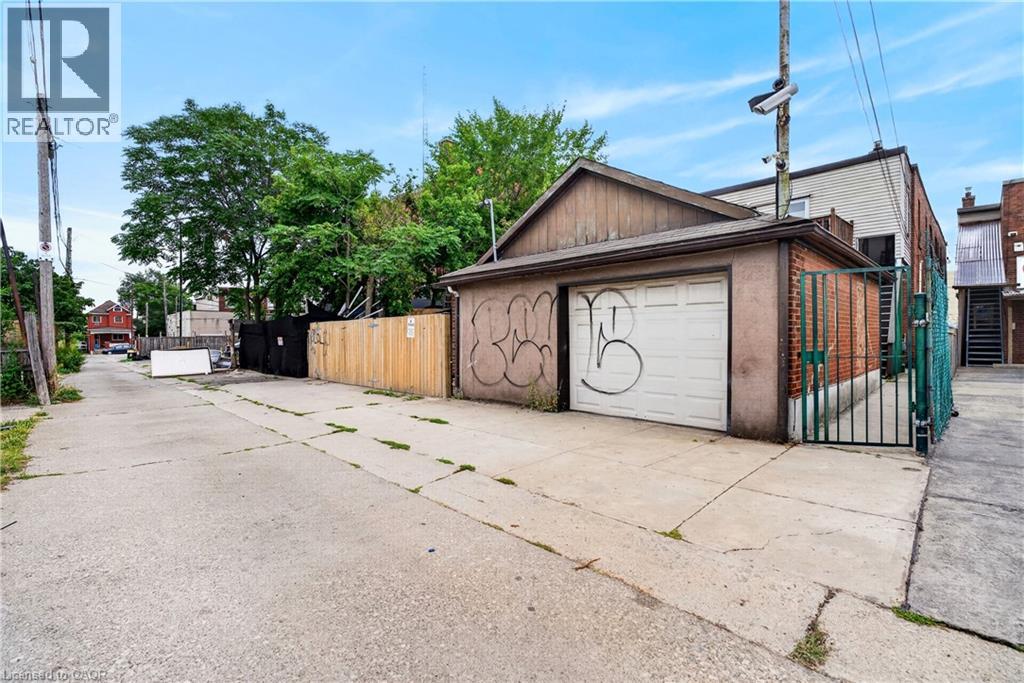 689 Barton Street E Property Photo 39