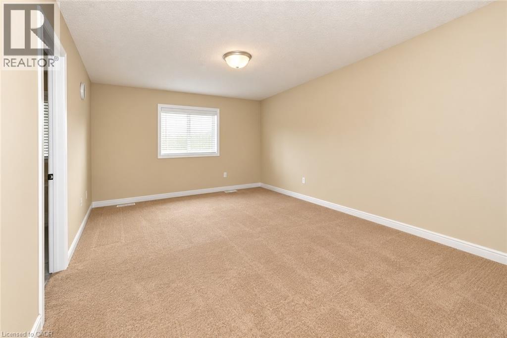 4 Drone Crescent Property Photo 9
