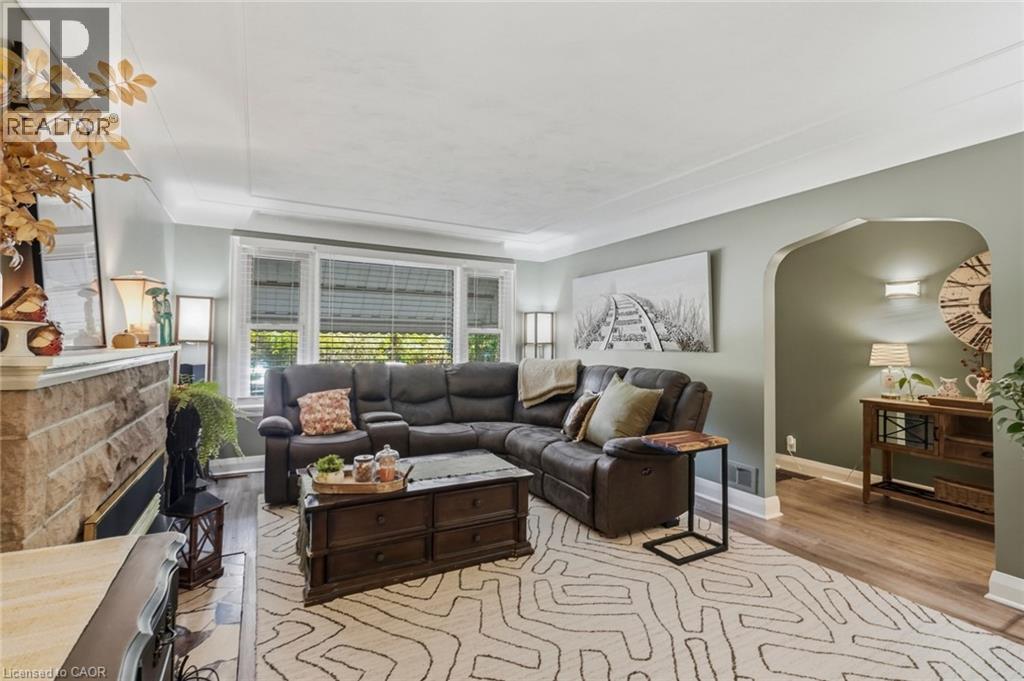 36 Pottruff Road Property Photo 8