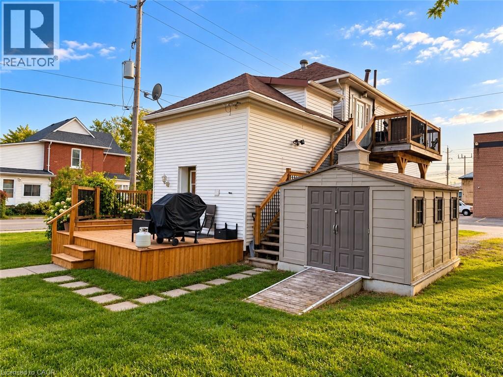 16 Alma Street N Property Photo 5