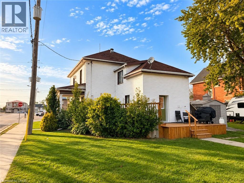 16 Alma Street N Property Photo 10