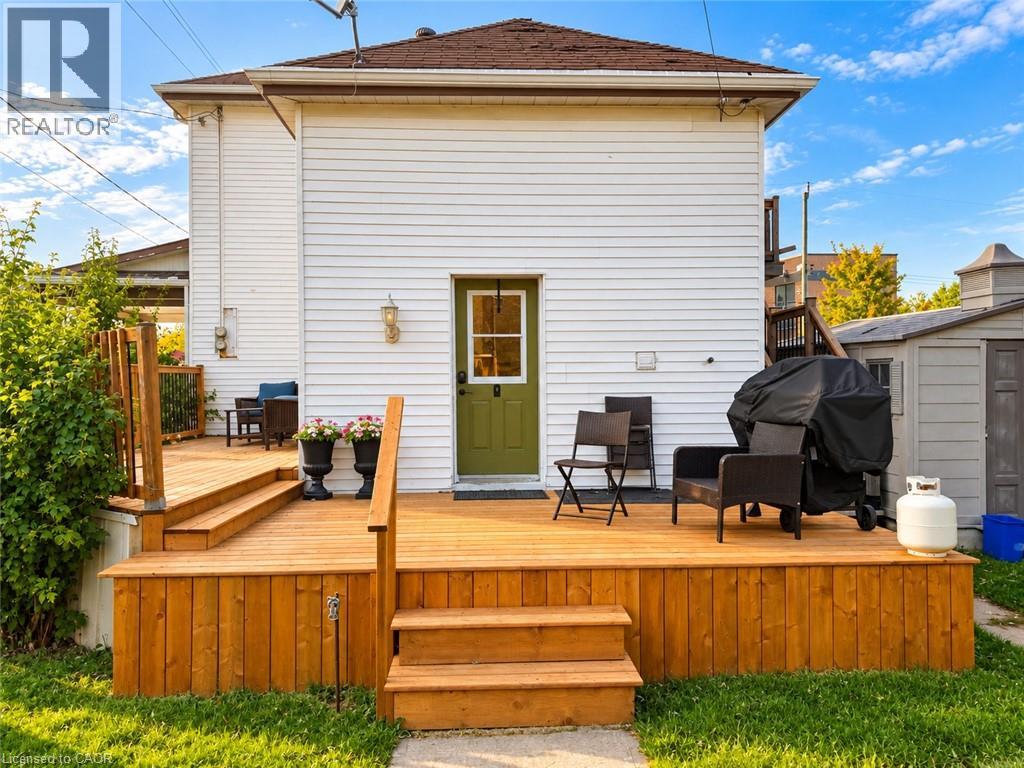 16 Alma Street N Property Photo 11
