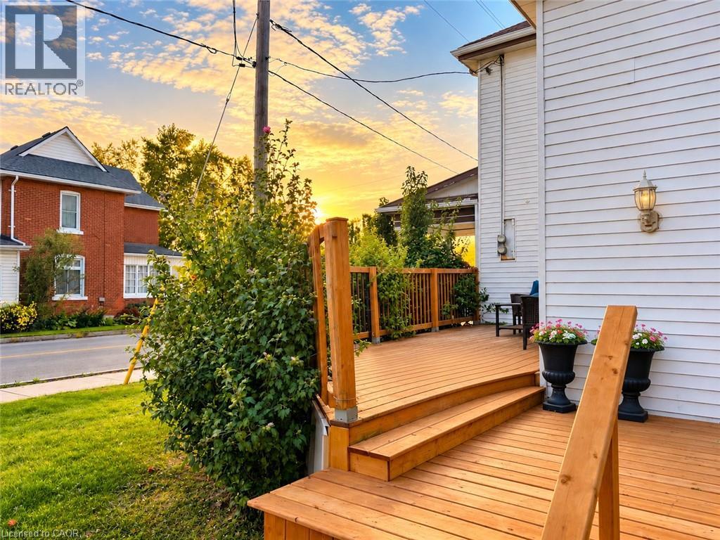 16 Alma Street N Property Photo 12