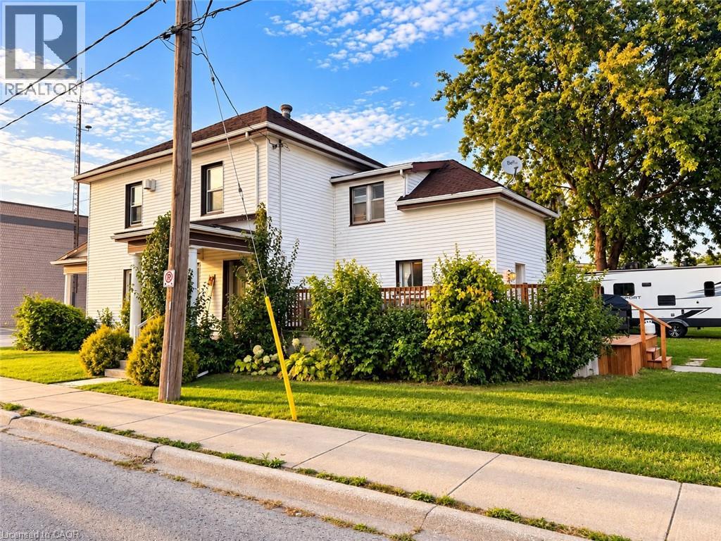16 Alma Street N Property Photo 13